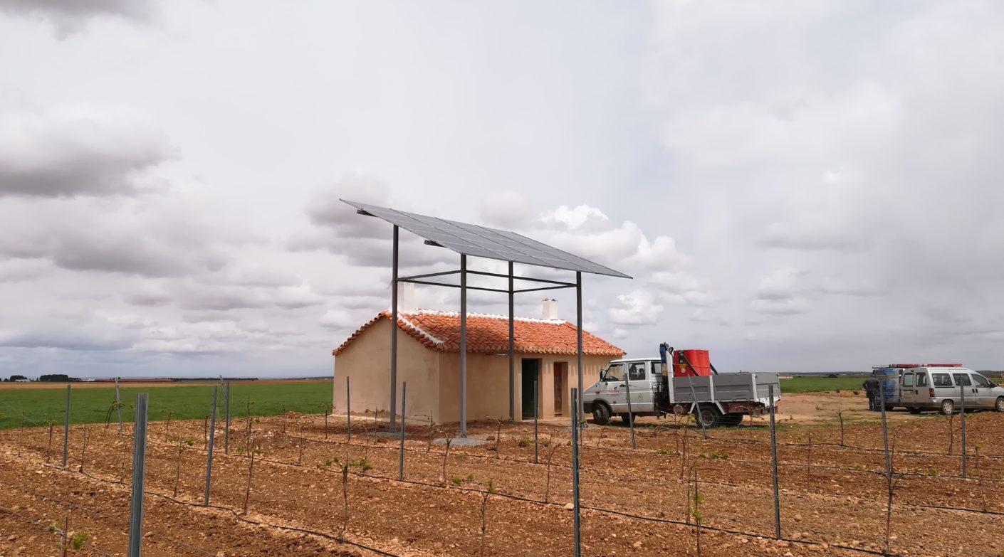 INSTALACIÓN BOMBEO SOLAR PARA BOMBA DE 5,5 CV EN VILLARROBLEDO (AB)