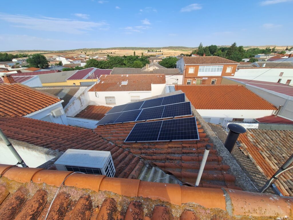 Autoconsumo residencial con batería de litio y backup en Osa de la Vega (Cuenca)