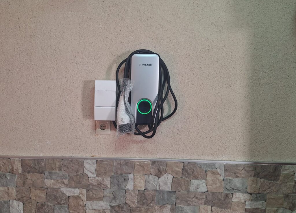 Instalación de cargador para vehículo eléctrico en vivienda unifamiliar en Belmonte (Cuenca)