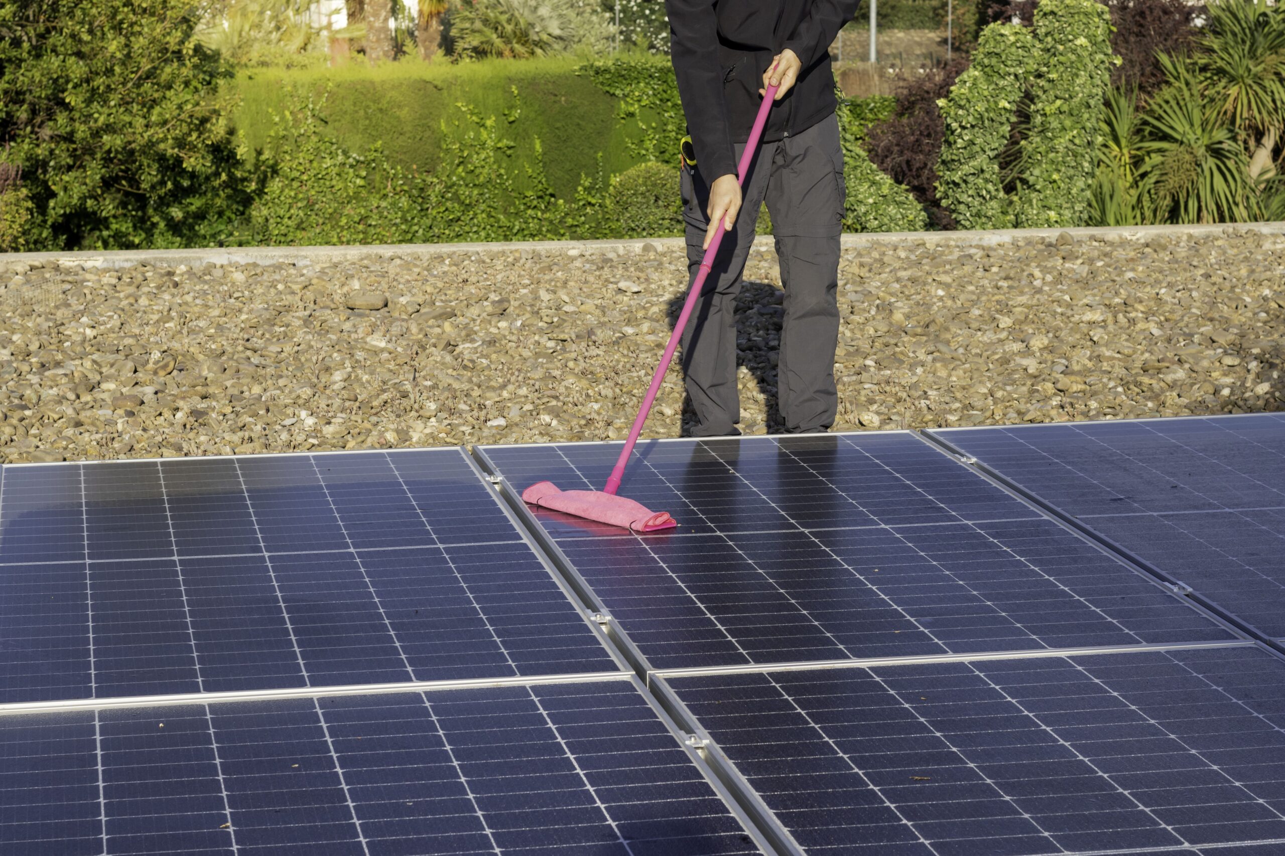 Mantenimiento de placas solares: consejos y frecuencia